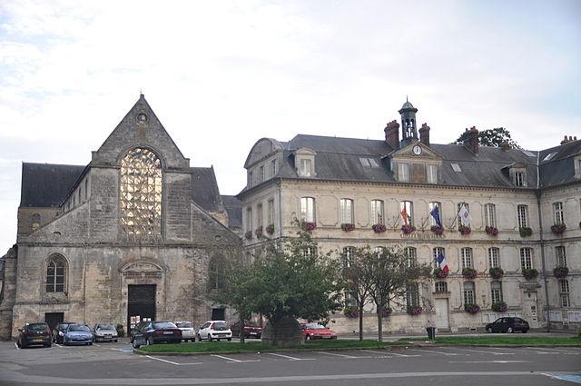 Bernay - Immobilier - CENTURY 21 Soluce Habitat - abbaye Notre-Dame de Bernay et Hôtel de ville de Bernay
