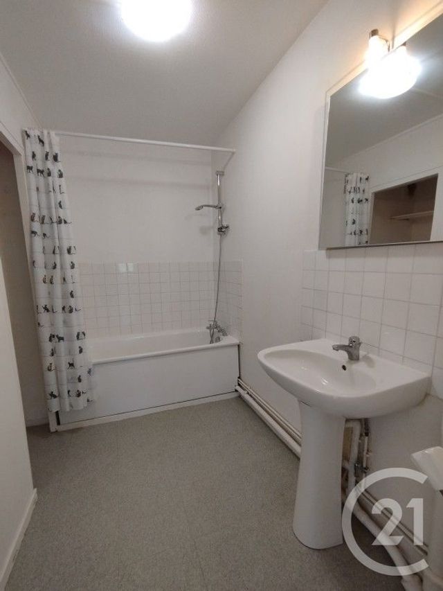 Appartement F2 à louer - 2 pièces - 49.92 m2 - BERNAY - 27 - HAUTE-NORMANDIE - Century 21 Soluce Habitat