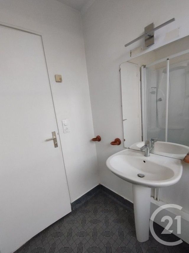 Appartement F2 à louer - 2 pièces - 54.83 m2 - BERNAY - 27 - HAUTE-NORMANDIE - Century 21 Soluce Habitat